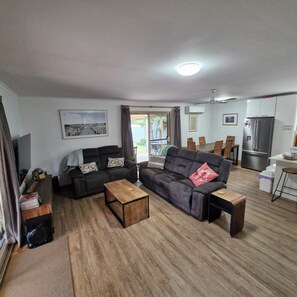 Smart TV, fireplace, video games, DVD player - Quiet and Tranquil  in Coongulla (Coongulla)