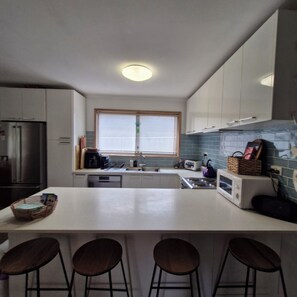 Fridge, microwave, oven, stovetop - Quiet and Tranquil in Coongulla (Coongulla)