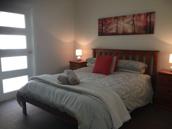 3 chambres, fer et planche à repasser, draps fournis