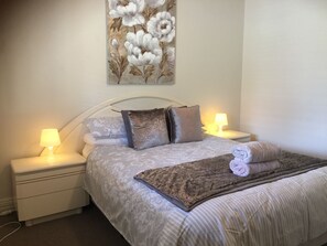 3 bedrooms, iron/ironing board, bed sheets - Family Friendly, light & bright ideal for short or longer stays (York)