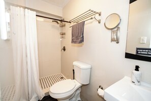 Bruser, hårtørrer, håndklæder, Shampoo