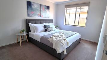 4 bedrooms, iron/ironing board, bed sheets, wheelchair access