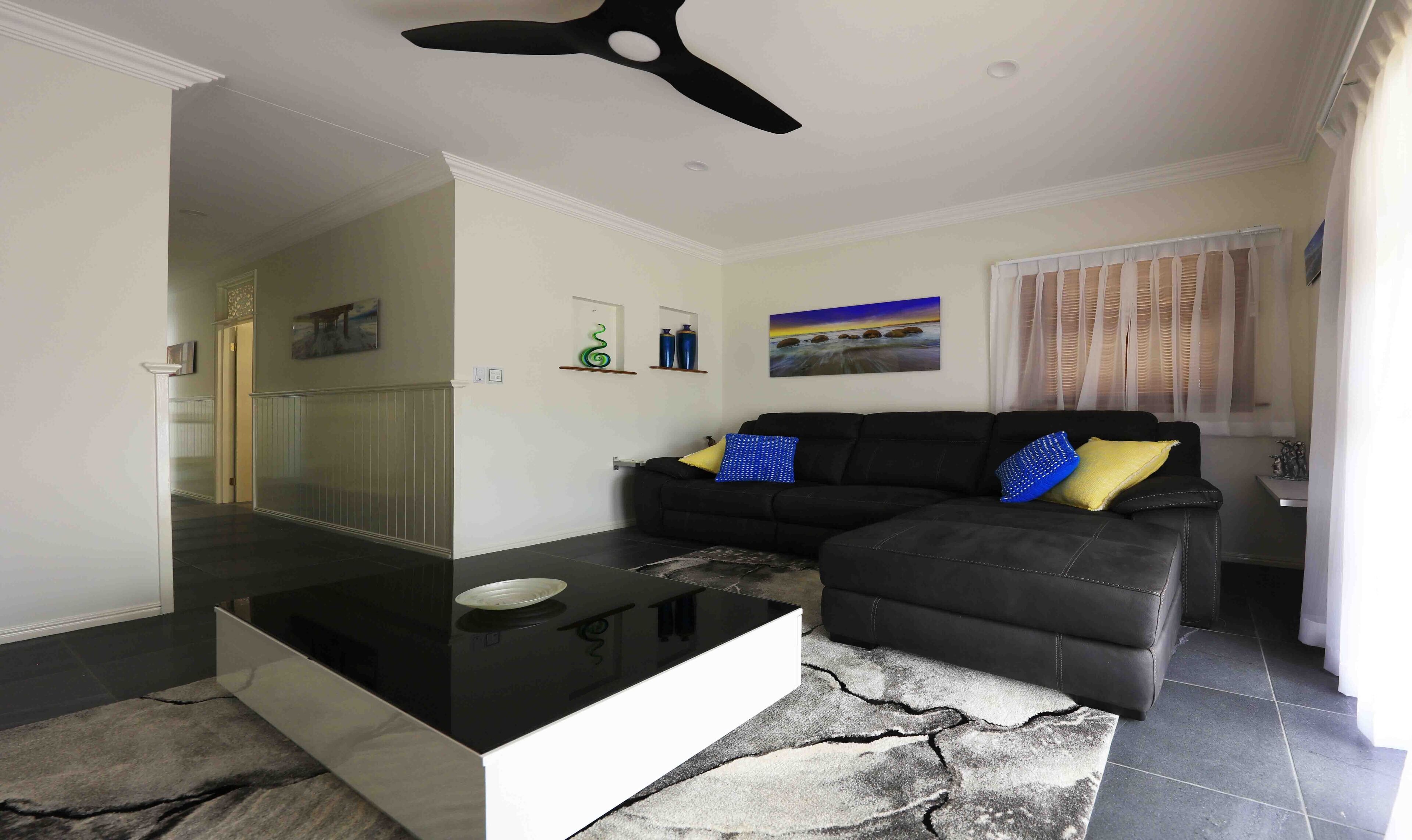 Smart TV, libri, impianto stereo