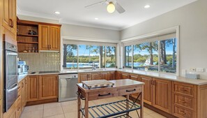 Fridge, microwave, oven, stovetop - Deep Water Paradise-130m to Huskisson boat ramp (Woollamia)