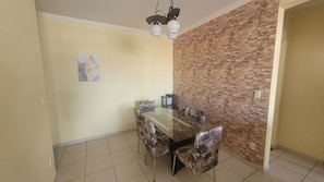 Dining - "Foot in the sand", large balcony, sea view, Wi-Fi, up to 6 people, no pool (Guilhermina)