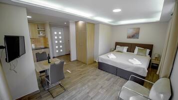 9 habitaciones, tabla de planchar con plancha y cuna de viaje