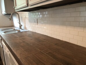 Fridge, microwave, oven, stovetop - Golf at Beckett Ridge (Beckett Ridge)