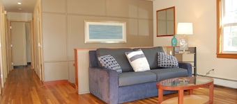 Franconia Notch Retreat by the river: with new Jacuzzi