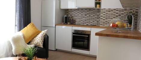 Departamento Deluxe, 1 cama King size y sofá cama, para no fumadores | Cocina privada | Cafetera y tetera, tetera eléctrica, tostadora y horno tostador