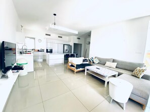 Smart TV - Stunning Penthouse with sea views and private heated pool (Eilat)