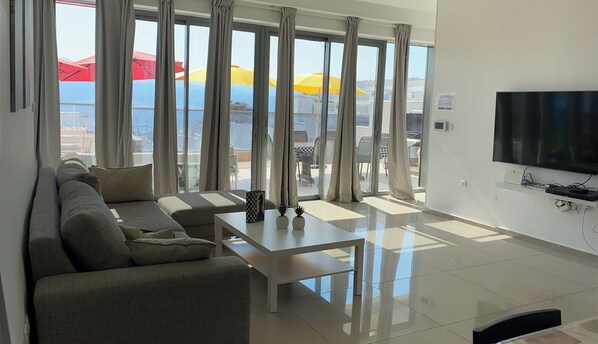 Smart TV - Stunning Penthouse with sea views and private heated pool (Eilat)