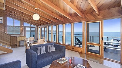 'Seabreeze' a unique Waterfront/Beachside property