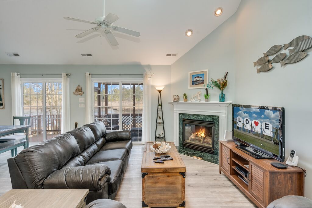 Seaside Rendezvous is a fabulous & newly renovated End-Unit Waterfront Townhome