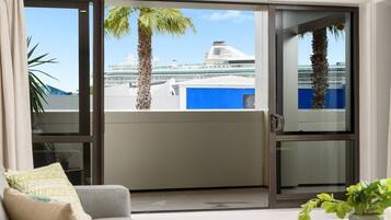 Télévision, livres, espaces bureaux