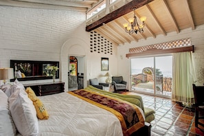 5 bedrooms, iron/ironing board, WiFi, bed sheets