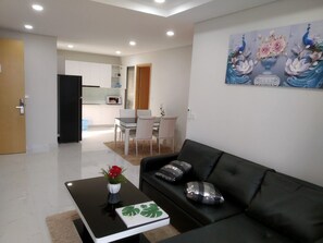 TV, books - Angia riverside Apartment  (hồ chí minh)