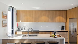 Micro-ondes, four, plaque de cuisson, lave-vaisselle