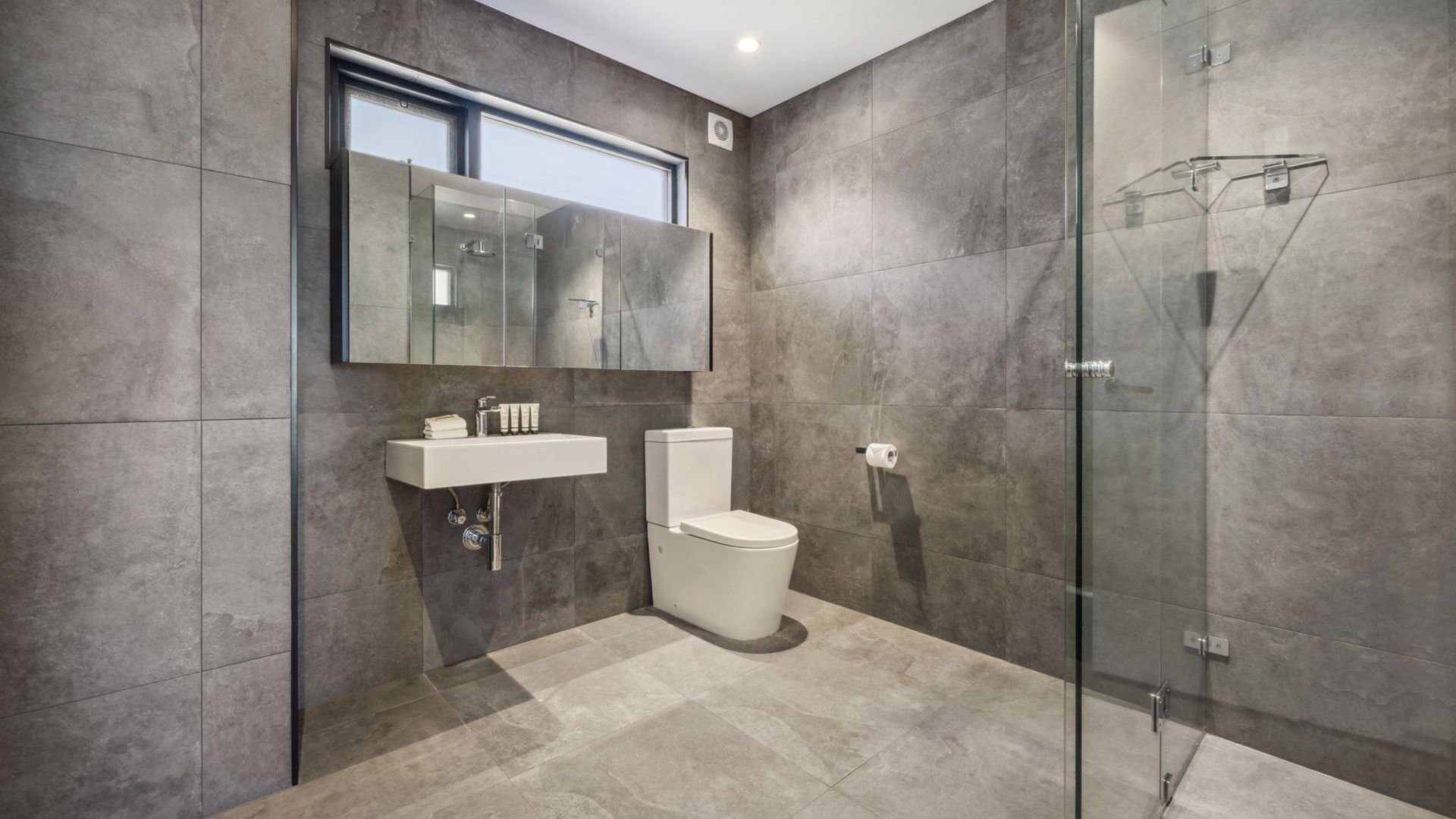 Douche, serviettes fournies