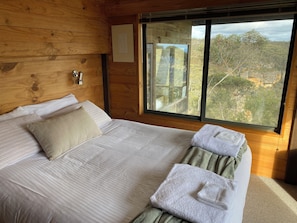 4 bedrooms, desk, iron/ironing board, free WiFi