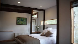 4 Schlafzimmer, Schreibtisch, Bügeleisen/Bügelbrett, Reisekinderbett