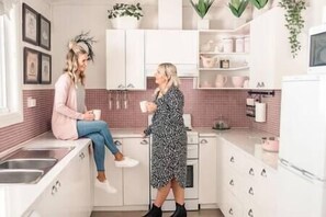 Stovetop, dishwasher, toaster, blender - Jasmine's Cottage Barossa Valley Vineyard Views (Barossa Valley)