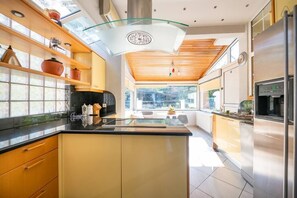 雪櫃、微波爐、焗爐、爐具