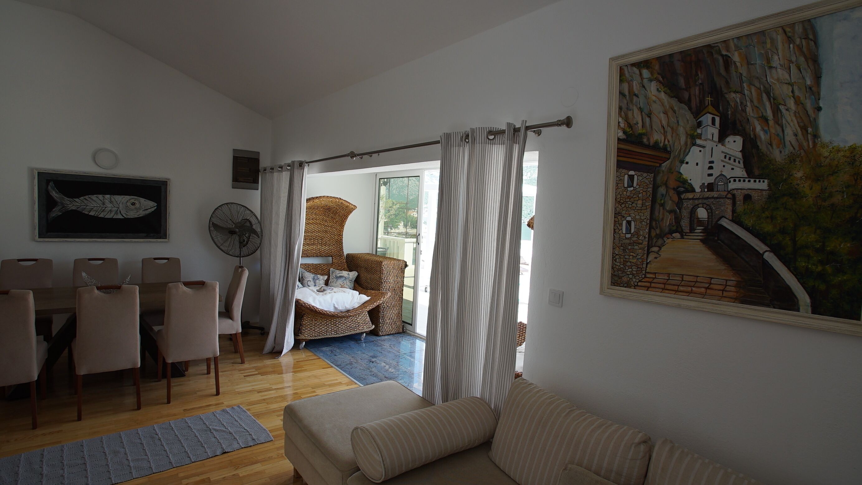 Smart TV, fireplace, stereo