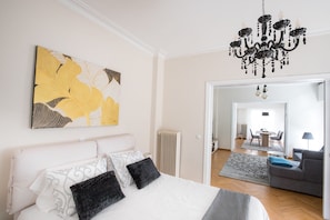 2 bedrooms, iron/ironing board, internet, bed sheets