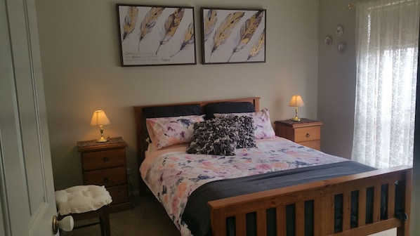 3 bedrooms, in-room safe, iron/ironing board, travel cot