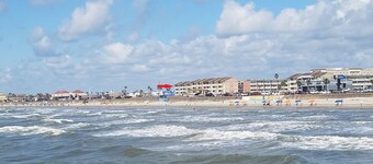 Beachfront condo near Top Places! Heated pool in Winter