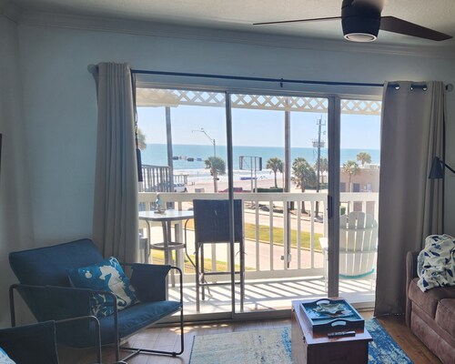 Beachfront condo near Top Places! Heated pool in Winter