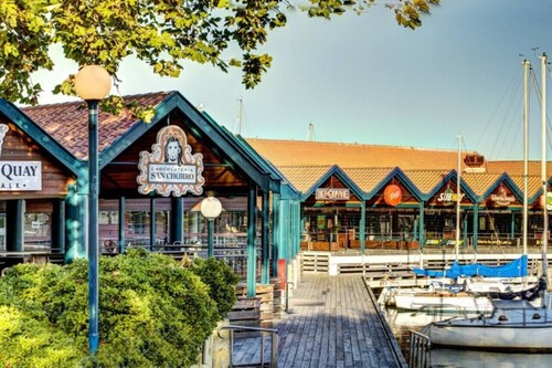 Sunset Apartments  Orange 1st  100m to shops.