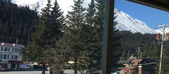 views! Location! Historic 2BR/1BA loft with Views-Downtown Telegraph House