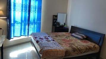 Iron/ironing board, WiFi, bed sheets, wheelchair access