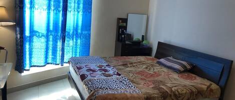 Fer et planche Ă repasser, Wi-Fi, literie fournie