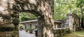 Mid  Century Modern ZEN  House  with Pool. 50 min from New York City