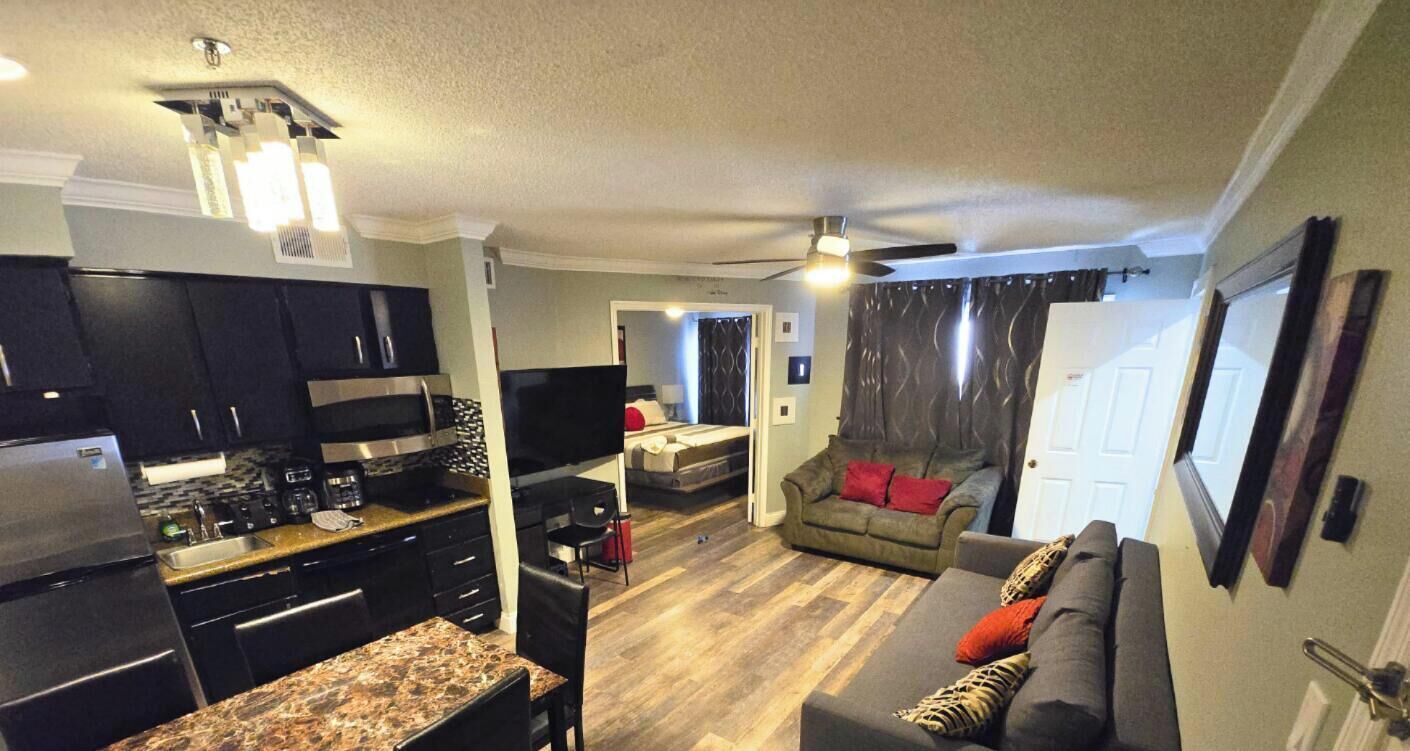 Smart TV, DVD player, table tennis, stereo