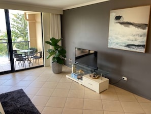 Smart TV, reproductor de DVD y videoteca
