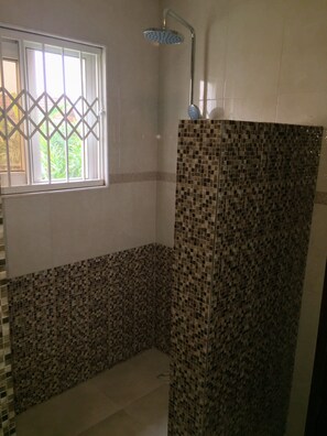Combined shower/bathtub, towels - A luxury home away from home.. (Accra)