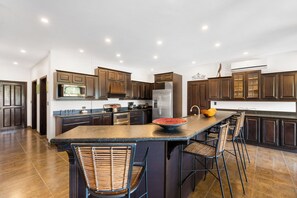 Fridge, microwave, oven, stovetop - A Beautiful Villa in Reserva Conchal on the Robert Trent Jones Jnr Golf Course. (Reserva Conchal)