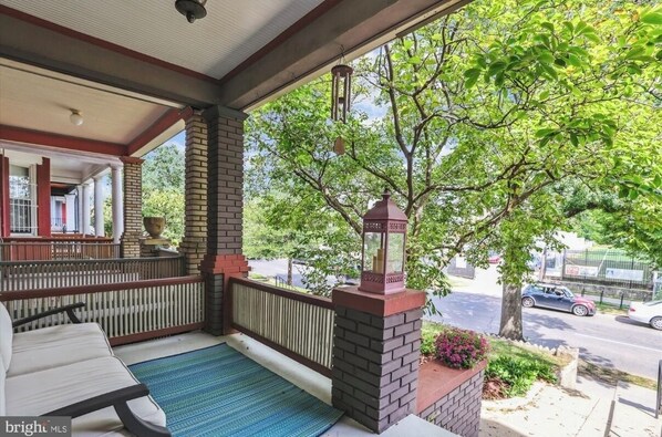 Property grounds - Beautiful & Comfortable Historic Row House. Solar Powered! (Washington)