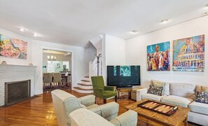 Smart TV, books, video library, printers - Beautiful & Comfortable Historic Row House. Solar Powered! (Washington)