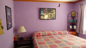 2 slaapkamers, een kluis op de kamer, een strijkplank/strijkijzer, wifi