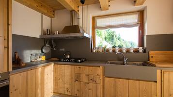 Kühlschrank, Ofen, Herdplatte, Geschirrspüler