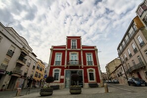 Exterior - Apartment near Tagus River located in South Bay Area. (Almada)