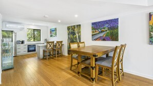 Unclassified image, 3 of 31, button - TIGERLILY'S@BELONGIL BEACH, Byron Bay, 100 metres to Belongil Beach, Pool (Byron Bay)