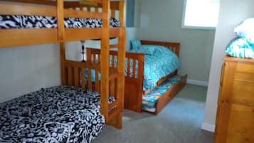 3 bedrooms, iron/ironing board, free WiFi, bed sheets
