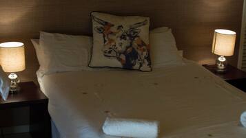 7 bedrooms, iron/ironing board, WiFi, bed sheets