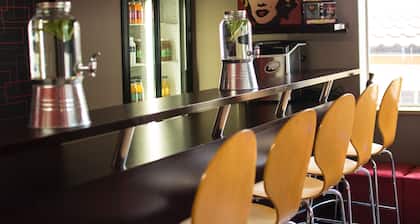 Le quartier est trÚs paisible, calme et sûr. C'est en effet un HomeAway de la maison