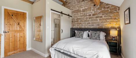 3 dormitoris, planxa i posts de planxar, un bressol de viatge i wifi